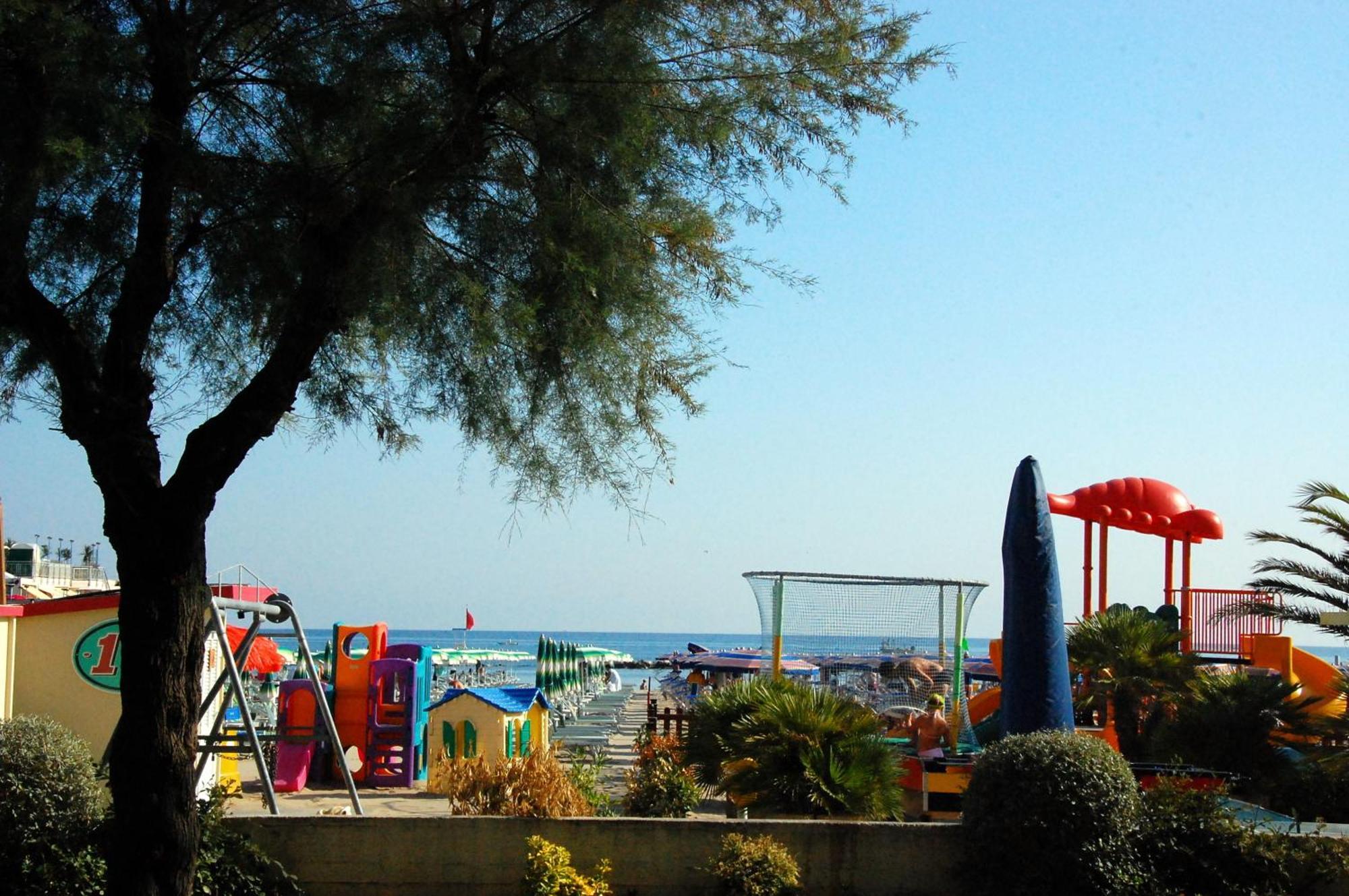 Hotel Nobel Gabicce Mare Exterior photo
