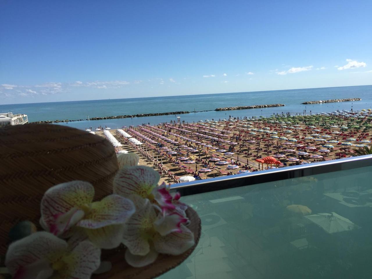 Hotel Nobel Gabicce Mare Exterior photo