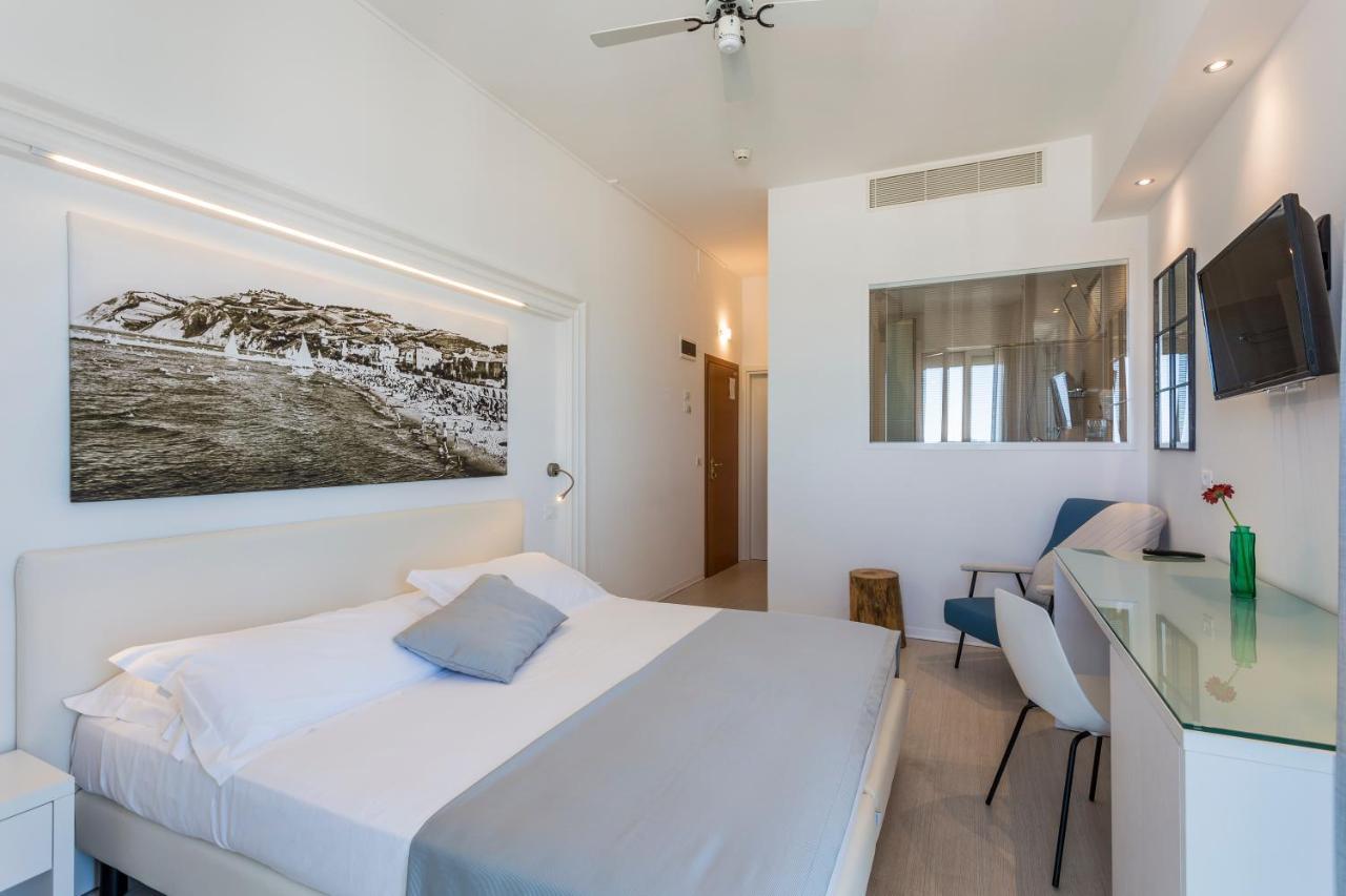 Hotel Nobel Gabicce Mare Exterior photo